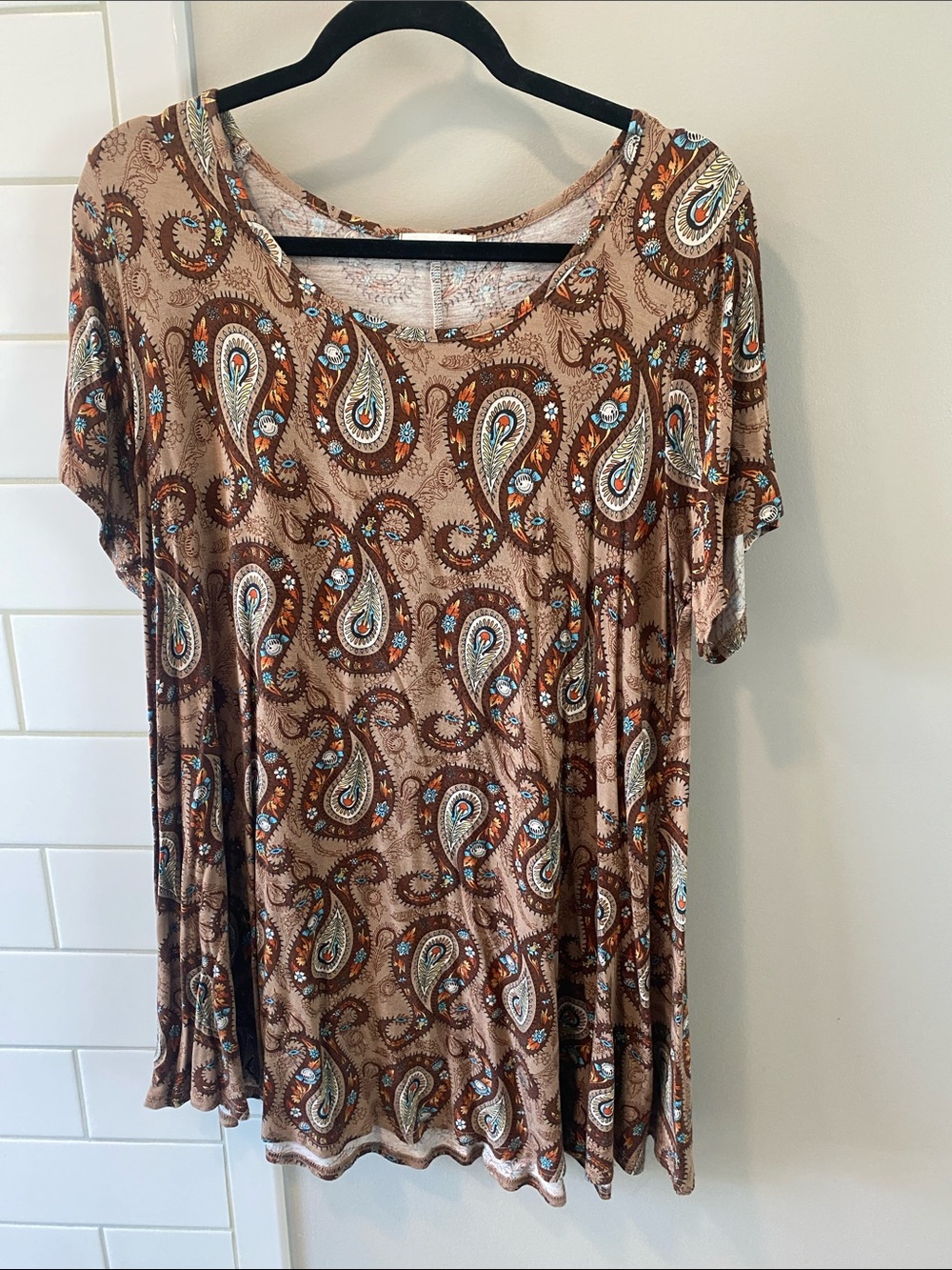 LARAceBrown Paisley Short Sleeve Swing Top